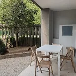 Quiet With Garden + Parking Апартаменты *