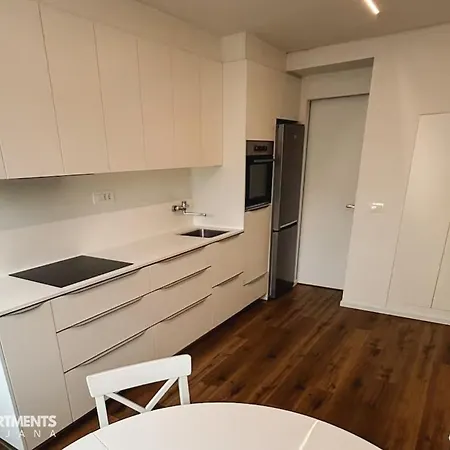 Apartment Quiet With Garden + Parking