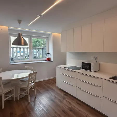 Apartment Quiet With Garden + Parking