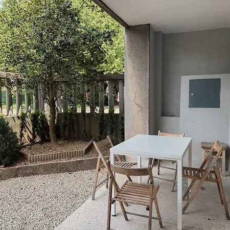 Quiet With Garden + Parking Apartment *